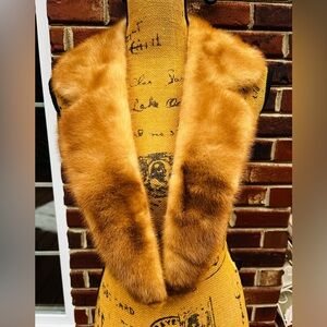 Elegant mink Fur Collar in Rich Brown beige color. Vintage mink stole
